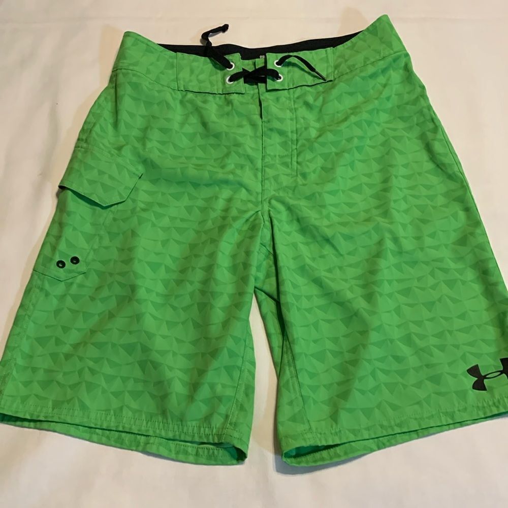 Under Armour Size 30 loose fit heat gear board shorts